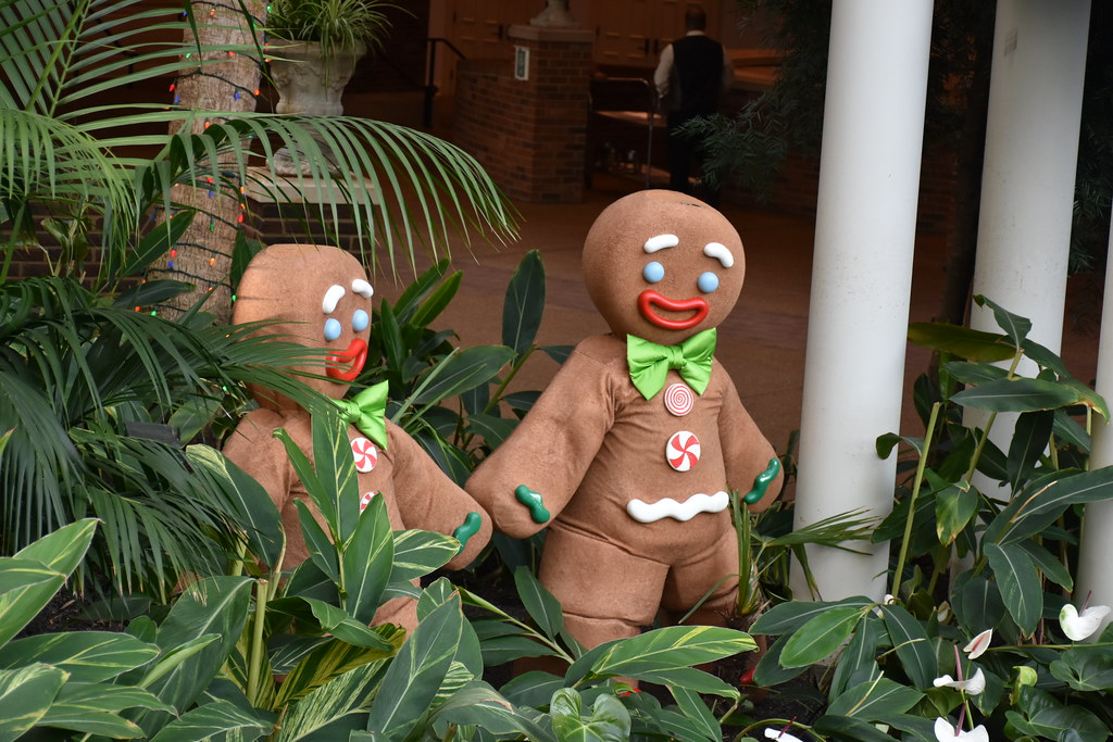 Gingerbread Man and wife 2016 November 15, Opryland Hotel ??? Flickr
