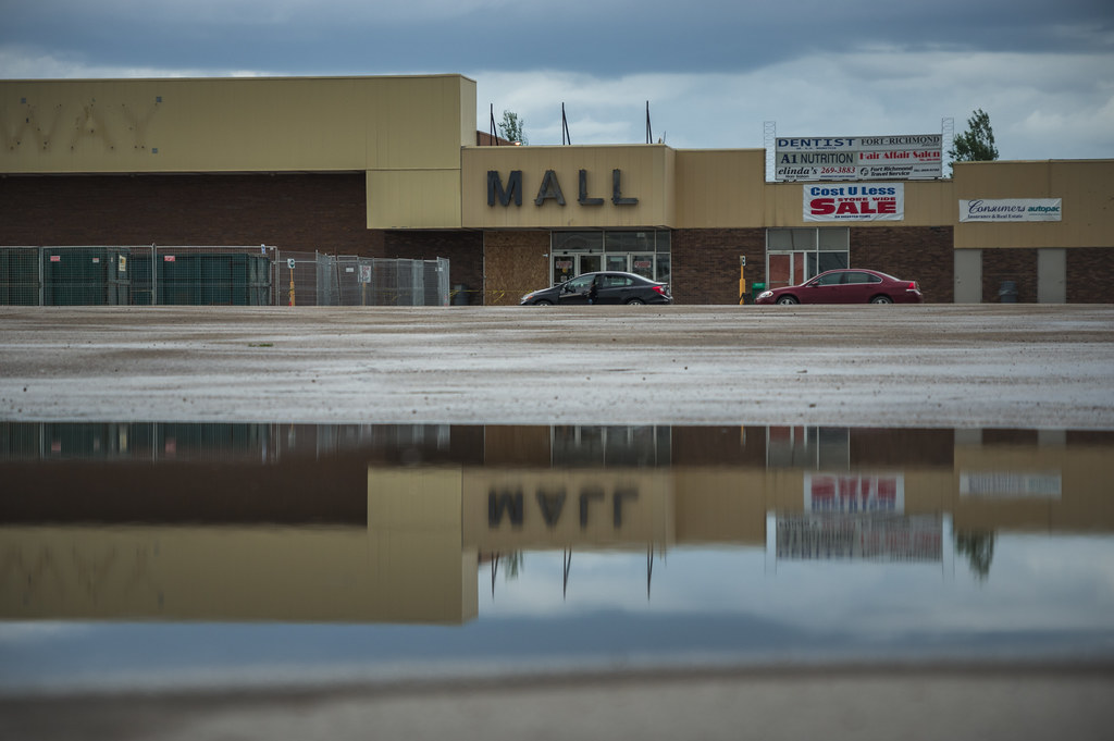 Fort Richmond Plaza Pembina Highway, Winnipeg, Manitoba. Bryan