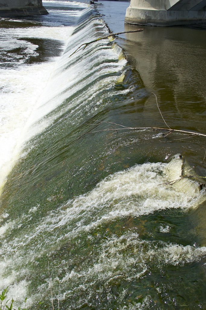 Over the Horseshoe Water flows over the horseshoe dam into… Flickr
