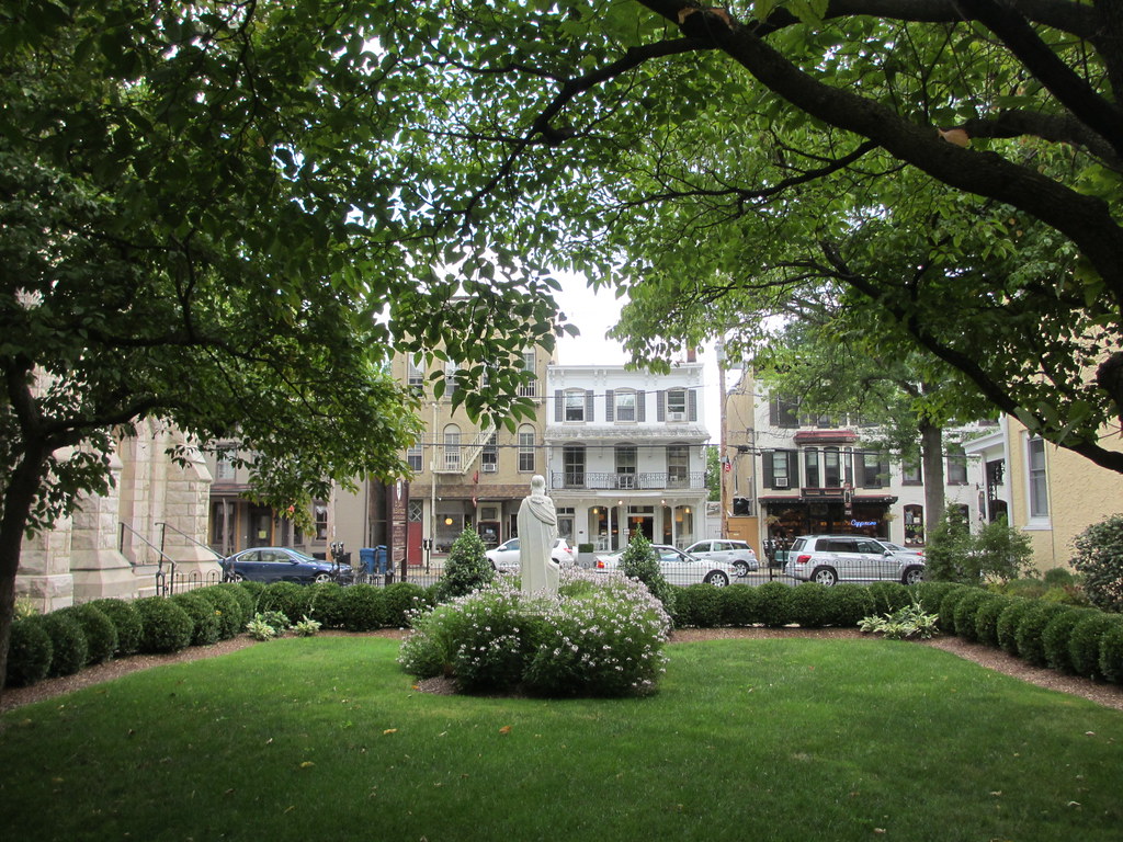 Lawn, St. John the Evangelist Church, Lambertville, New Je… Flickr
