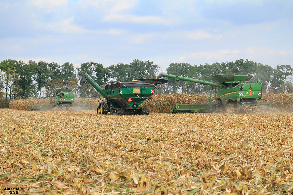 Corn Harvest 2016 JOHN DEERE // ELMER'S Two JOHN DEERE S… Flickr