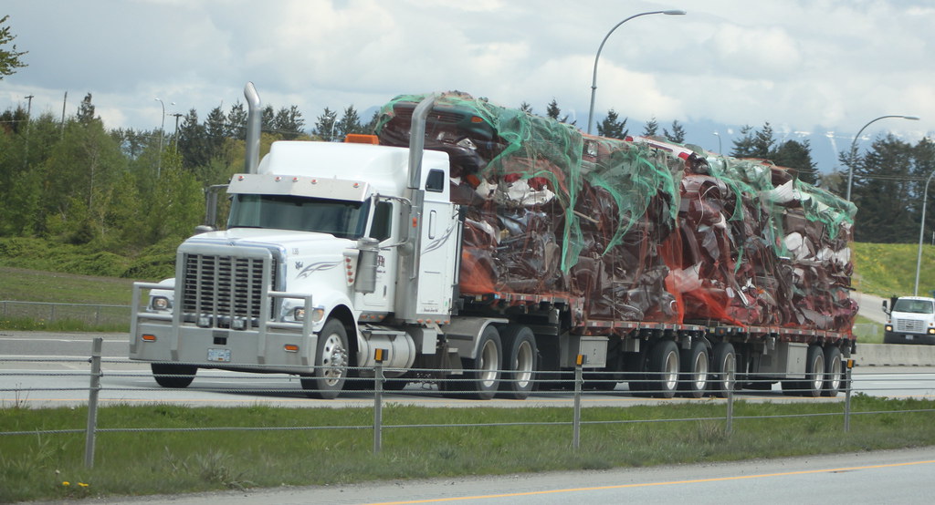 International 9900i crushed car carrier Kelowna_Trucks Flickr