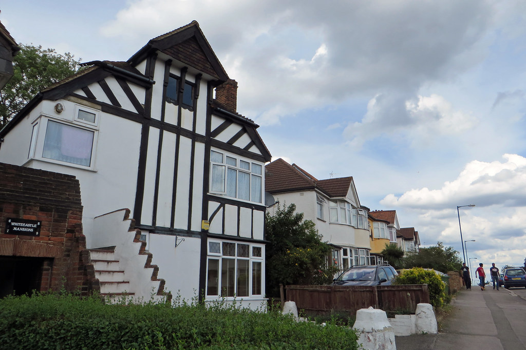 Brent (Wakemans Hill Avenue, 92m) Whitecastle Mansions, an… Flickr