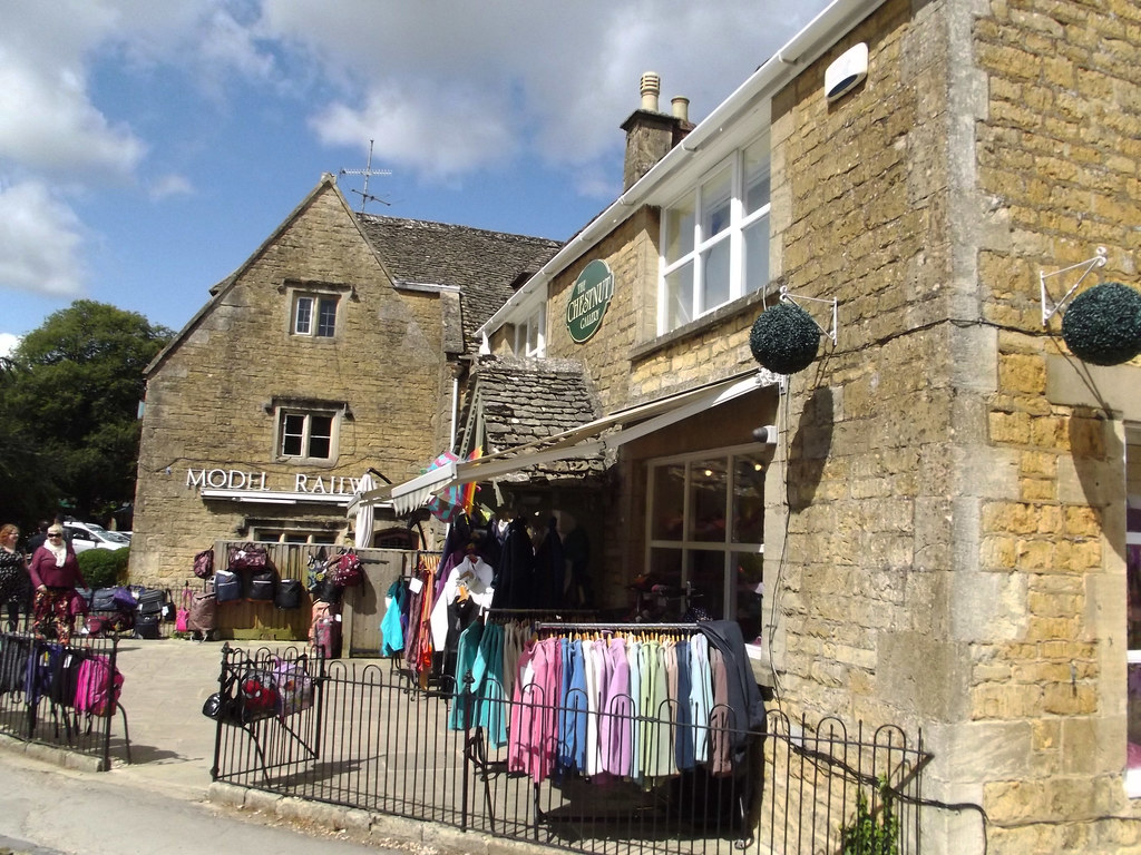 Model Railway Exhibition & The Chestnut Gallery High Street, Bourton