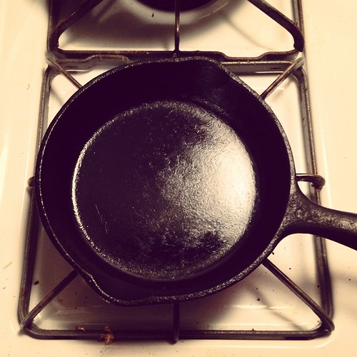 Freshly oiled and seasoned skillet Mike F. Flickr