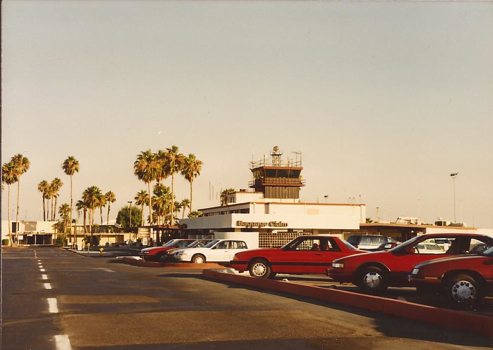 Bakersfield Meadows Field Airport (BFL) terminal & control… Flickr