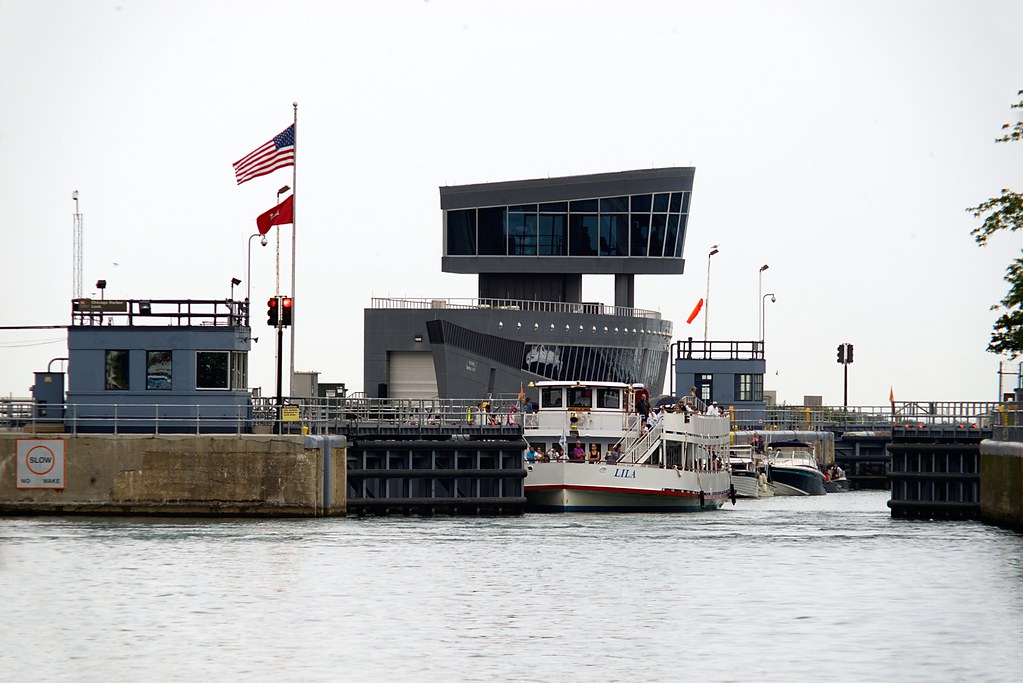 Chicago Harbor Lock The Chicago Harbor Lock connects the C… Flickr