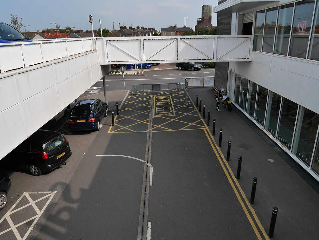 P1000731 Sainsbury's roof top car park, Newbury jefrs Flickr
