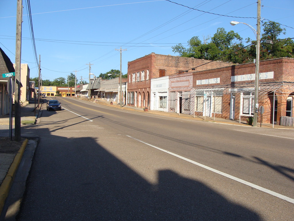 Downtown Frisco City, Al. Dying Americana The one car on t… Flickr
