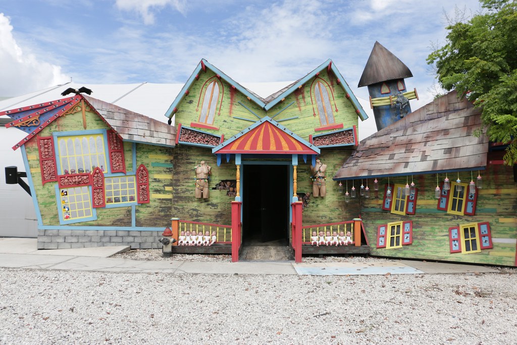 Dollhouse of the Damned haunted house at Halloween Horror … Flickr