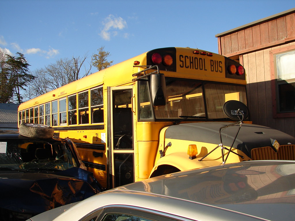 exPetermann 31 D+S Auto Salvage Hamersville, OH. Bus wa… Flickr