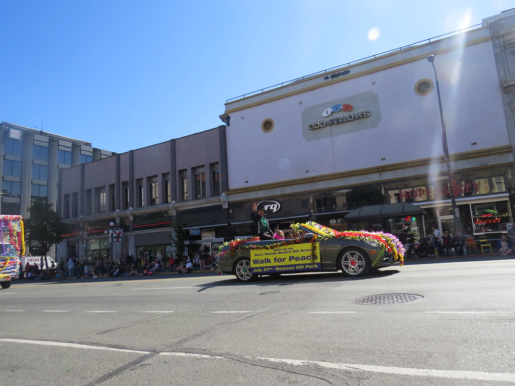 IMG_2450 Victoria Day Parade May 19, 2014 in progress Andy Nystrom