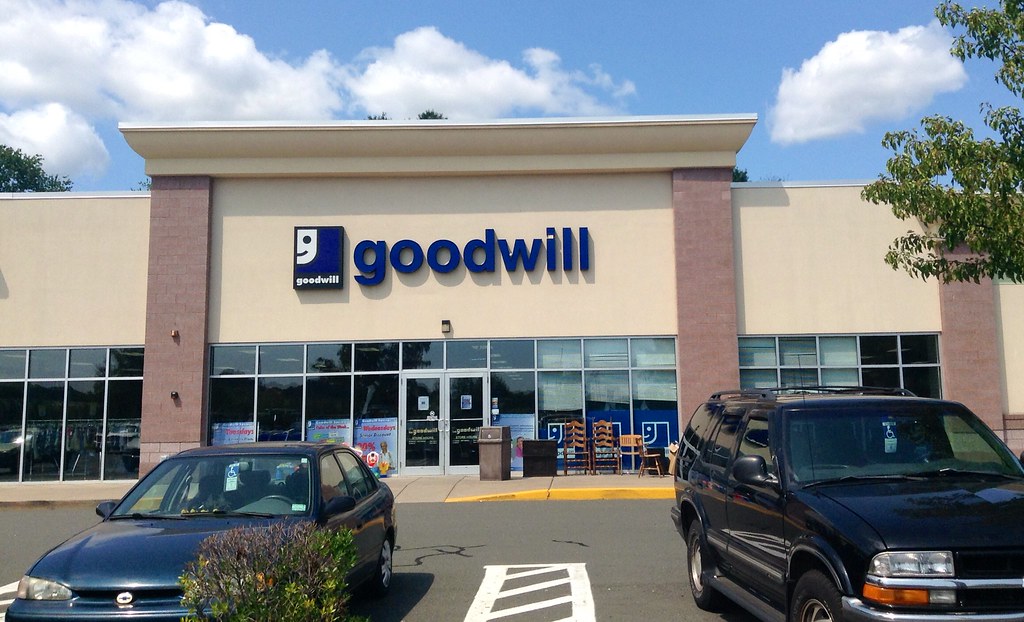 Goodwill Store Goodwill Store, Rocky Hill, CT, 8/2014 by M… Flickr
