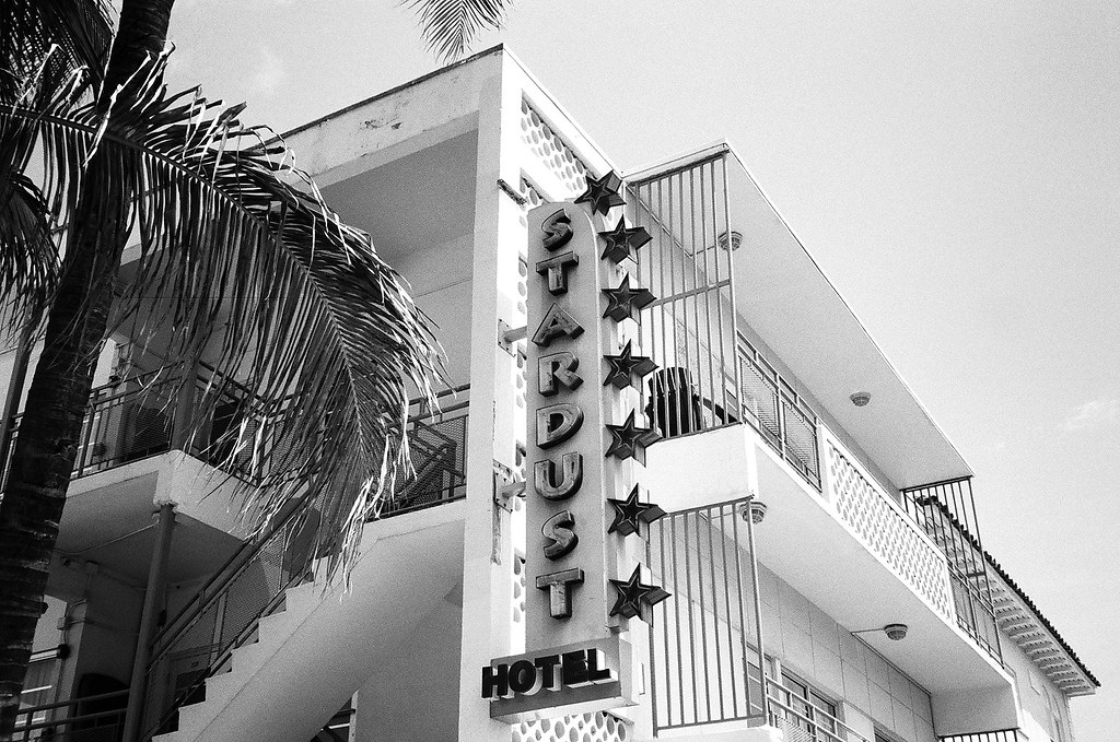 Stardust Apartments Sign Samsung Fino 105 camera and Kodak… Flickr