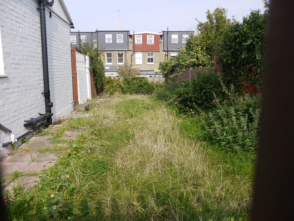 Haslemere Avenue looking through a gate towards the old st… Flickr