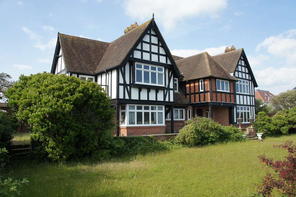 Tudor Cottage, 48 Overcliff Drive, Bour… Flickr