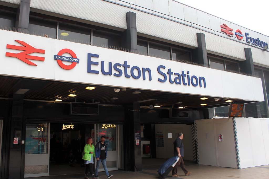 Euston Station One of the entrances into to Euston Railway… Flickr