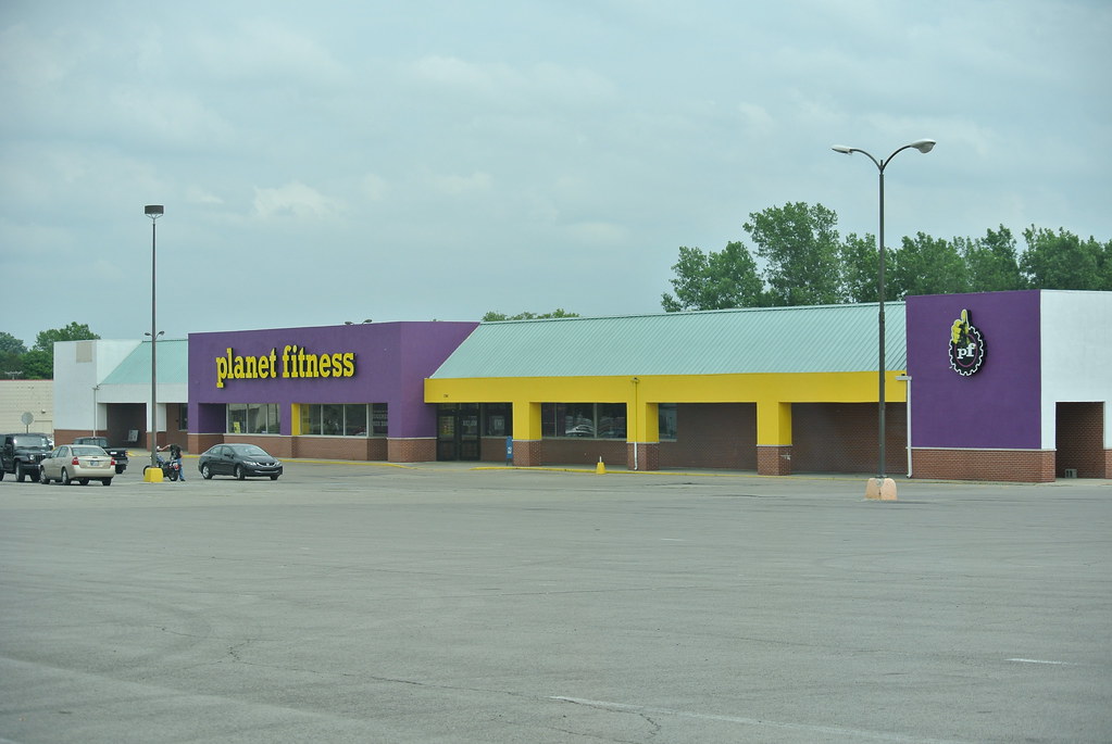 Fitness (former Marsh supermarket) Muncie IN. Flickr