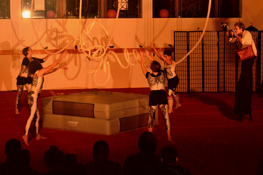 DSC_1284_115892 Bumbershoot Aerial Arts 8pm 103016 PhotoJoe99