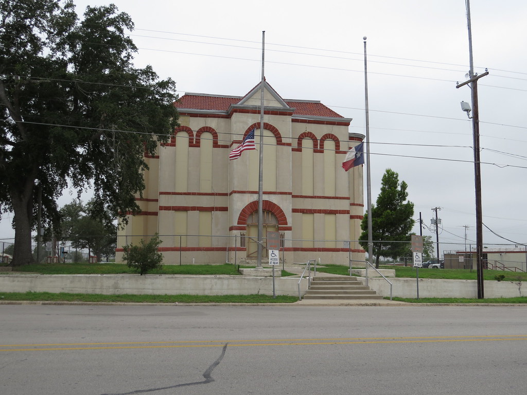 County Courthouse, Karnes City, TX Karnes County Courthous… Flickr