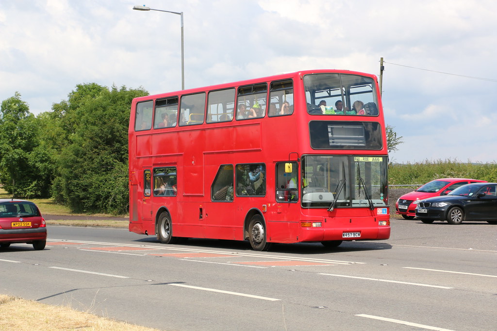 London United VP111 W457BCW at Shepton Mallet On hire to B… Flickr