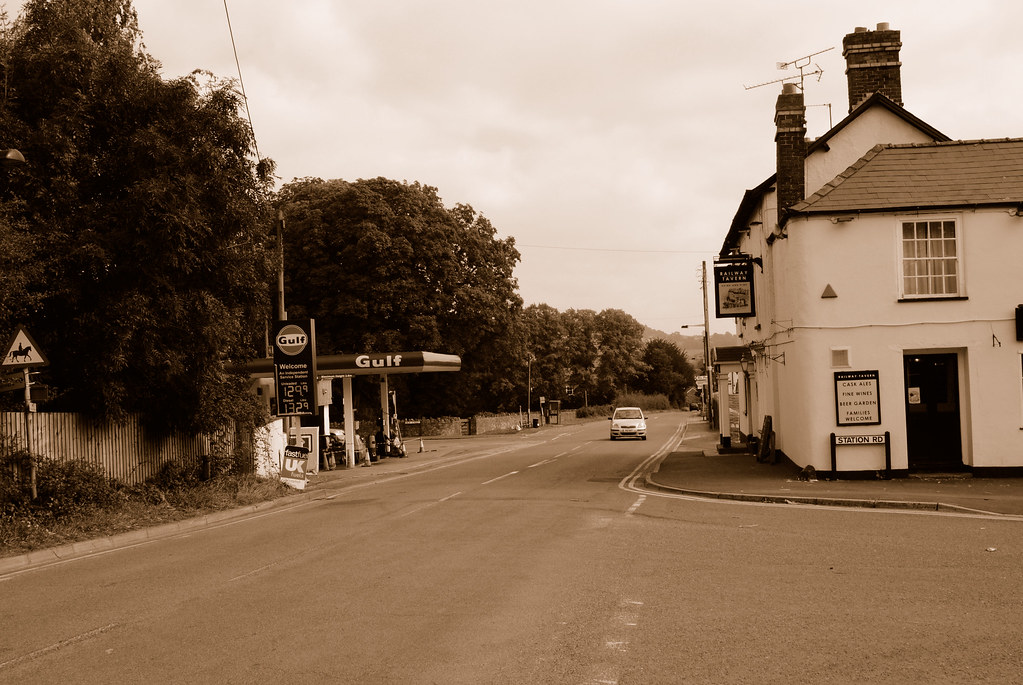 Wotton Road, Charfield, Gloucestershire 2014 RAYMOND BIRD Flickr