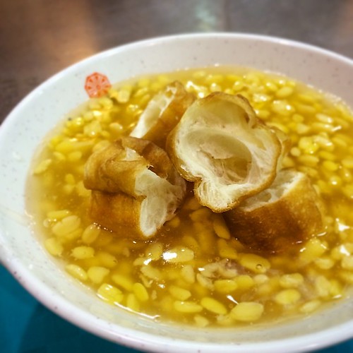 Tau Suan yellow bean paste with dough fritters singapor… Flickr