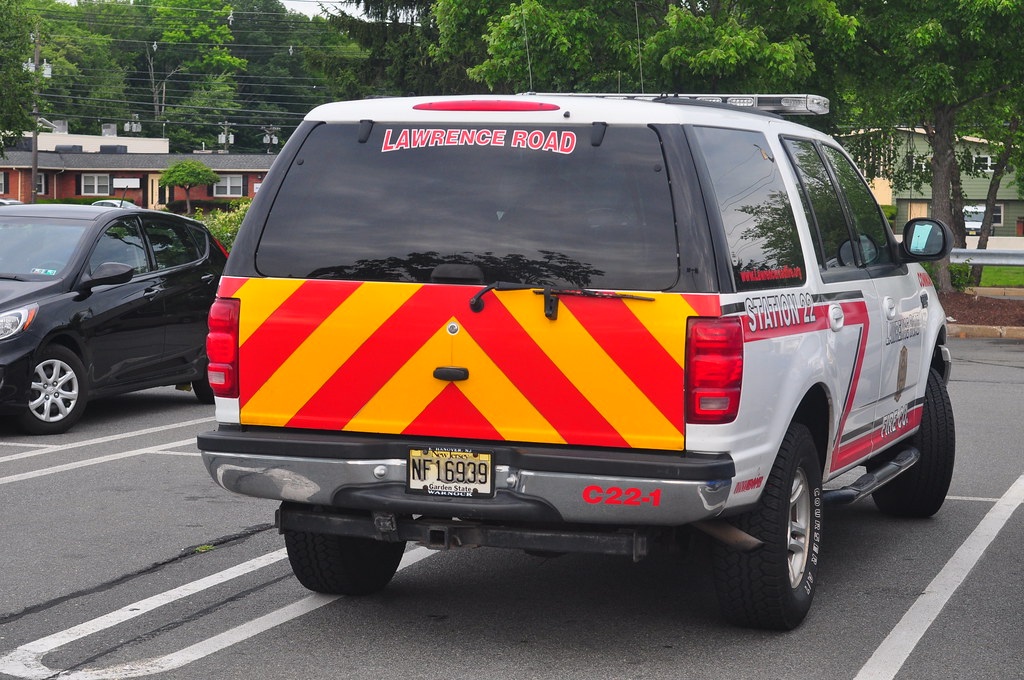 Lawrence Road Fire Company Car 221 1999 Ford Expedition Triborough