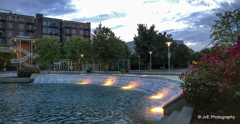 Fountains at World's Fair Park Knoxville, TN elnina Flickr