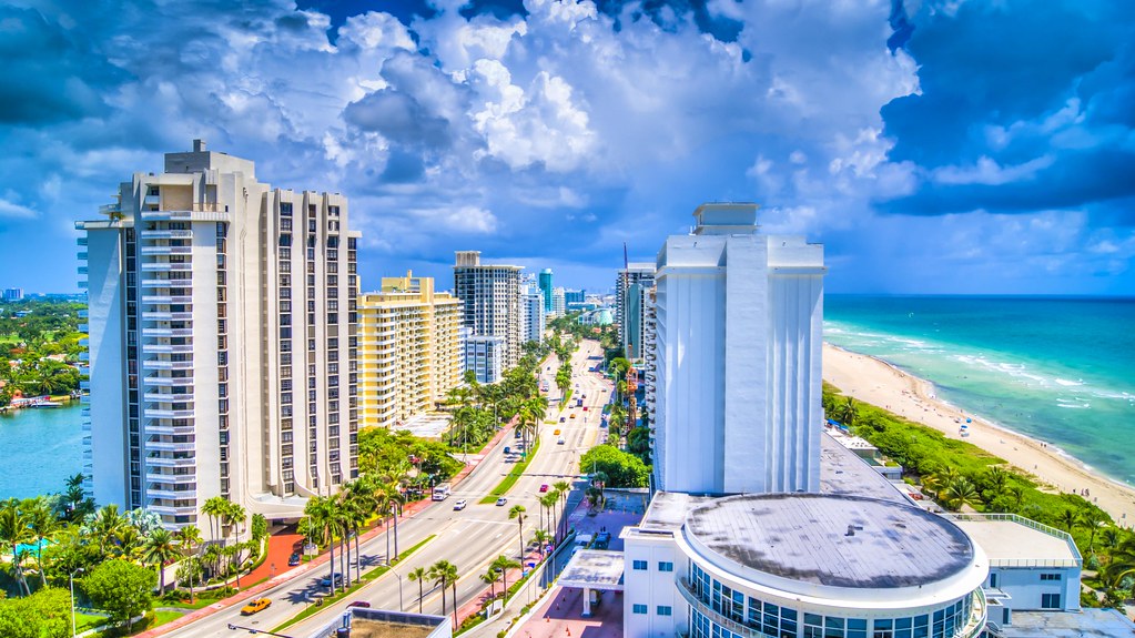 Collins Avenue From The Carriage House Ernie Cruz Flickr