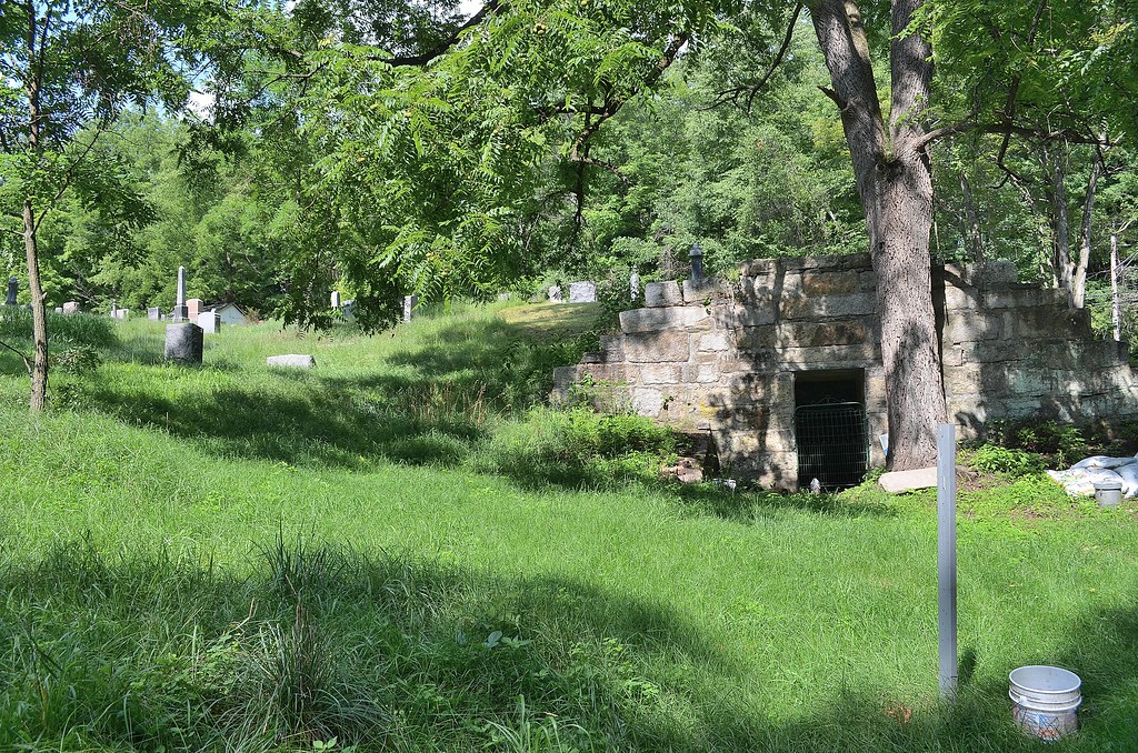 Poplar Grove Cemetery A cemetery in the former canal town … Flickr