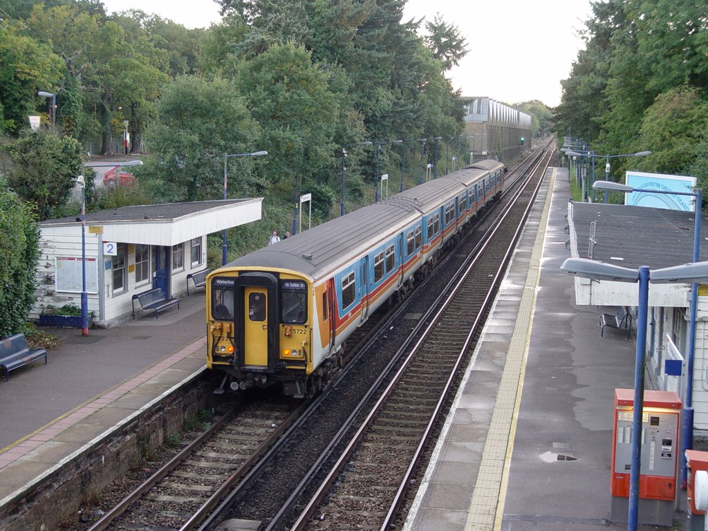 455722 EFFINGHAM JUNCTION 300905 David Beardmore Flickr