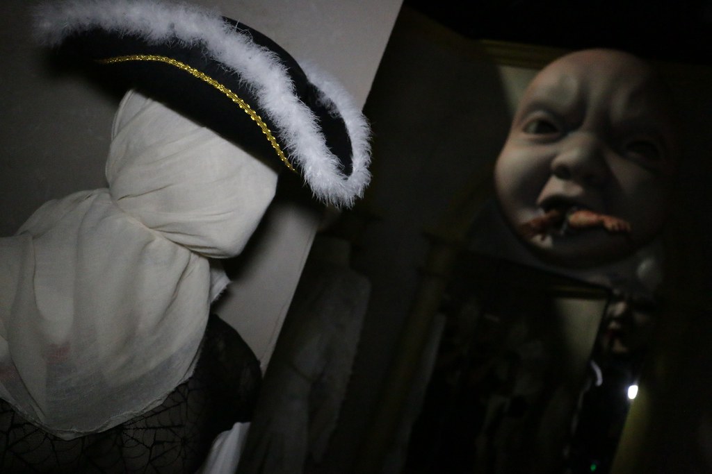 Dollhouse of the Damned haunted house at Halloween Horror … Flickr