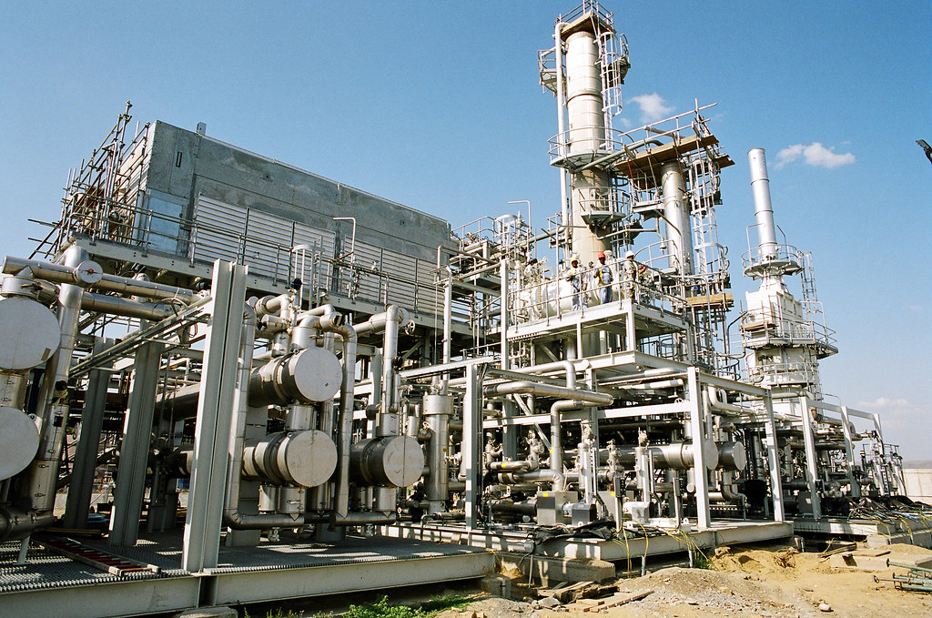 A crude oil topping plant in a photo on Flickriver