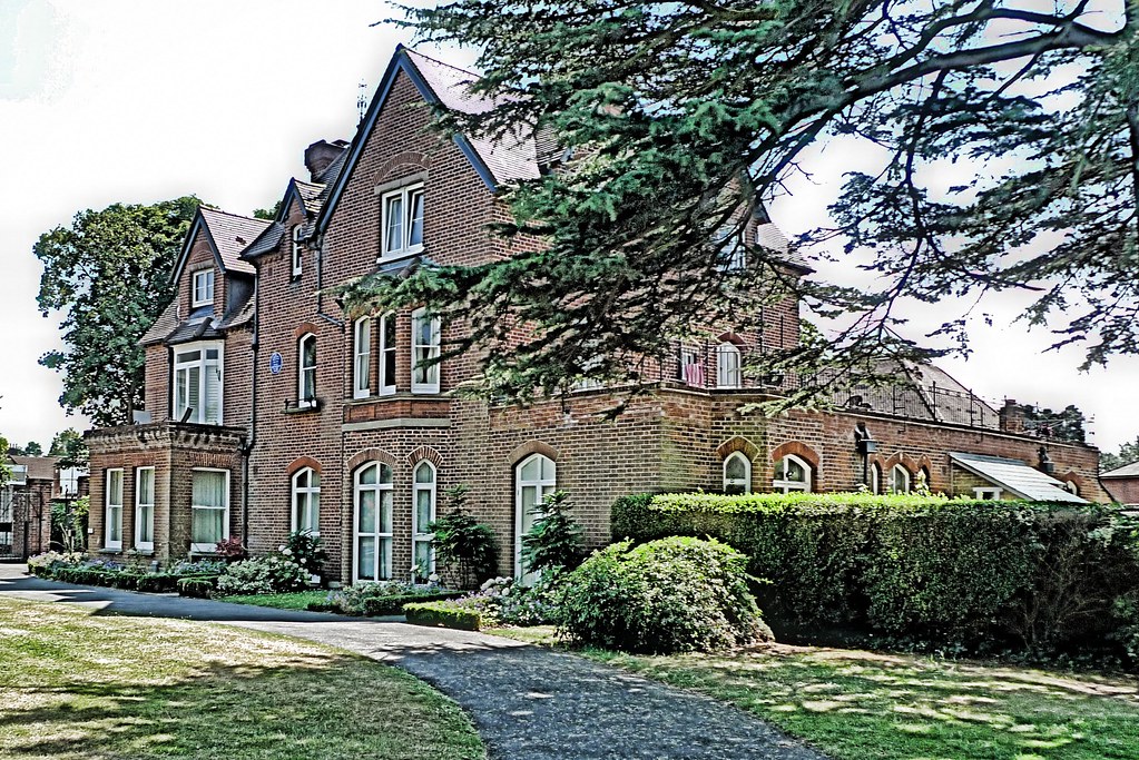 River House, WaltononThames The Walton home of Sir Arthu… Flickr