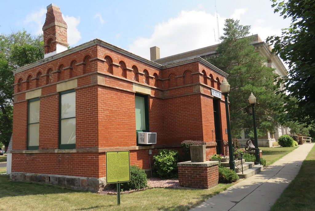 Old Douglas County Auditor's and Clerk's Building (Armour,… Flickr