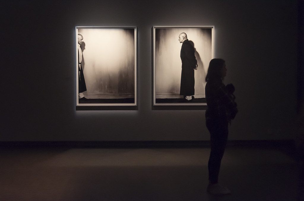 looking in different directions hommage to Bryan Adams Flickr