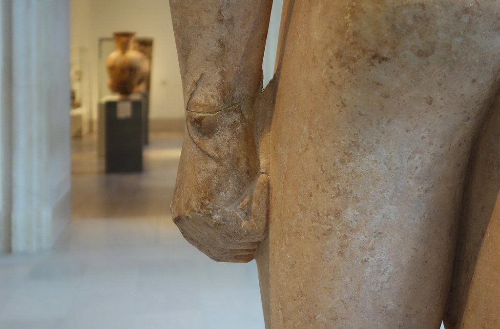 New York Kouros, detail of left fist Marble Statue of a Ko… Flickr
