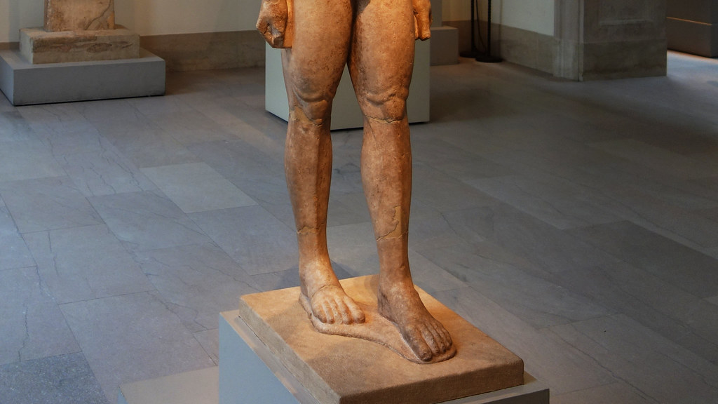 New York Kouros, detail of legs Marble Statue of a Kouros … Flickr