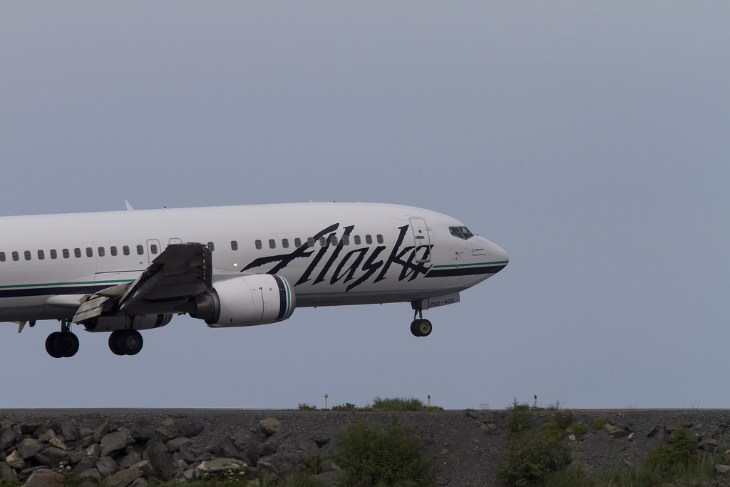 Alaska Airlines B737 Touching down, Sitka International Ai… Scott