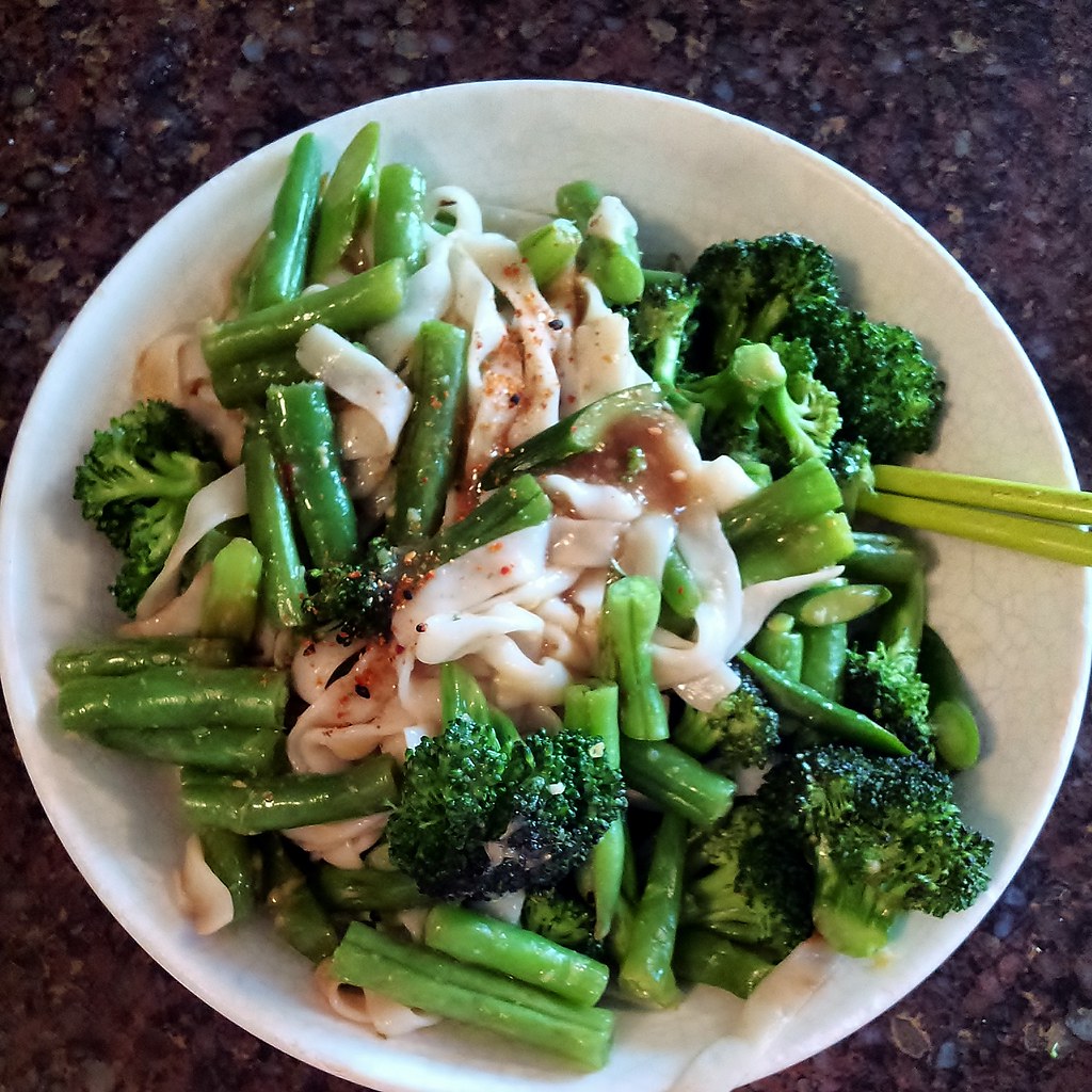 Lemon Sauce Noodles A sweet and tangy lemon sauce blankets… Flickr