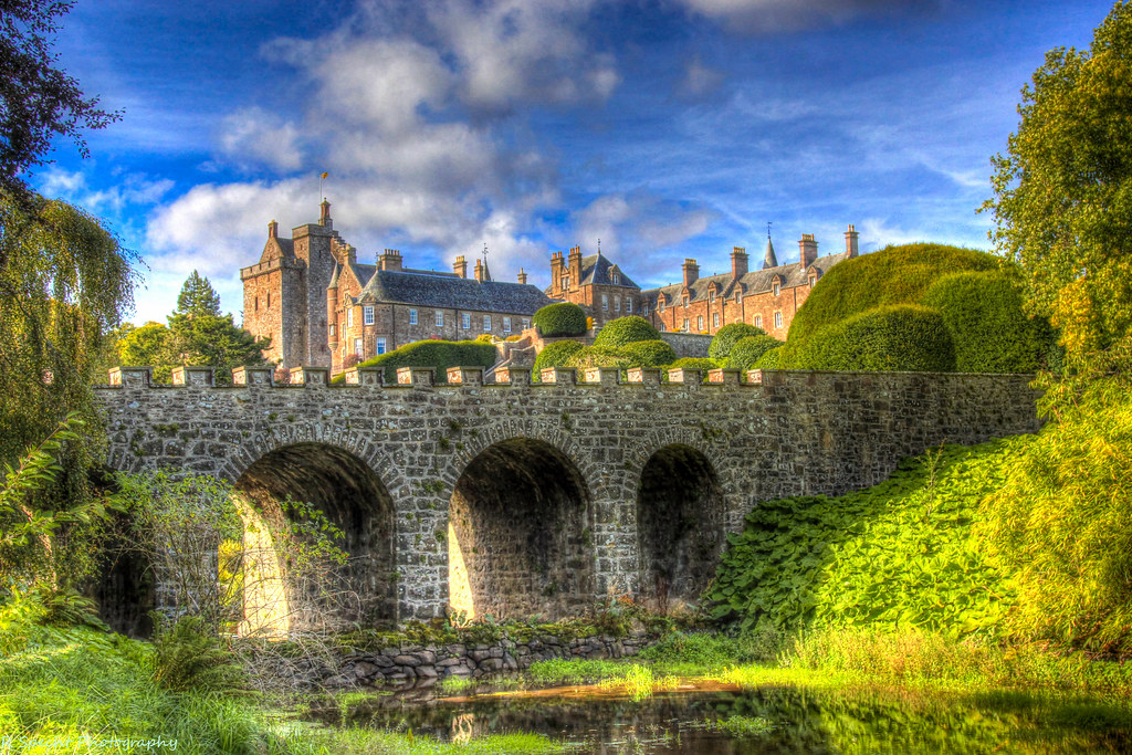 Drummond Castle Drummond Castle is located in Perthshire, … Flickr