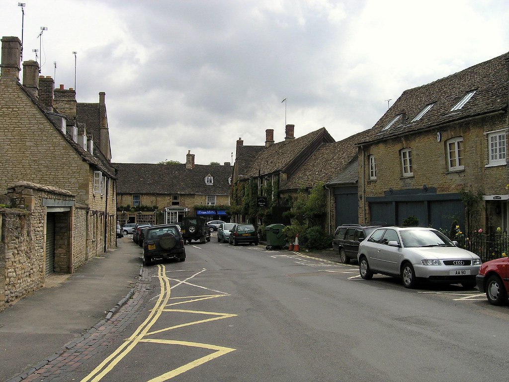 P8120027Burford, England The town of Burford, generally r… Flickr