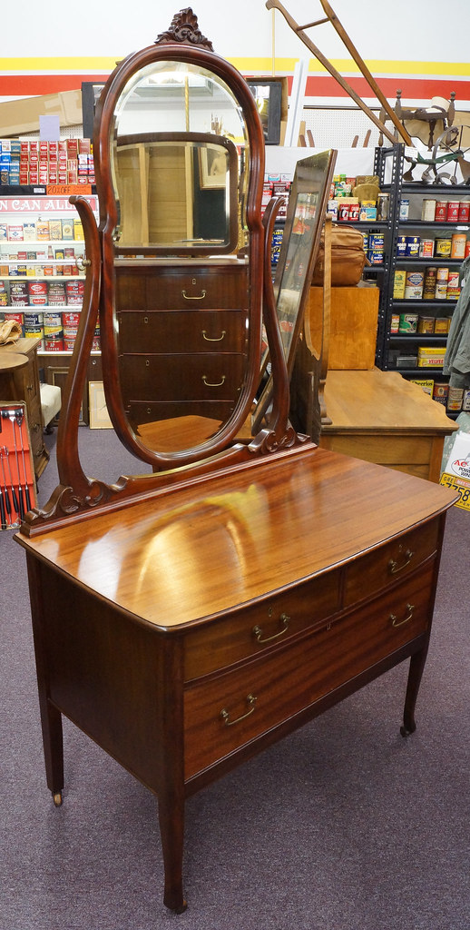 RD6797 Antique Mahogany Lowboy Dresser with Oval Mirror DS… Flickr