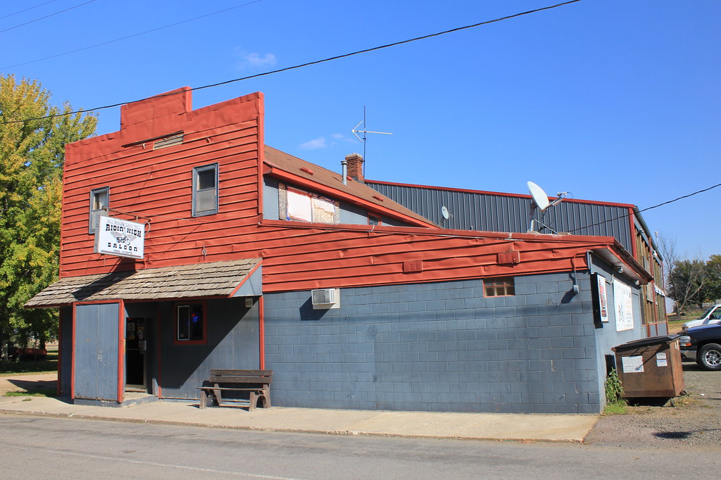 Ridin' High Saloon Cobden, MN One of two bars in this li… Flickr