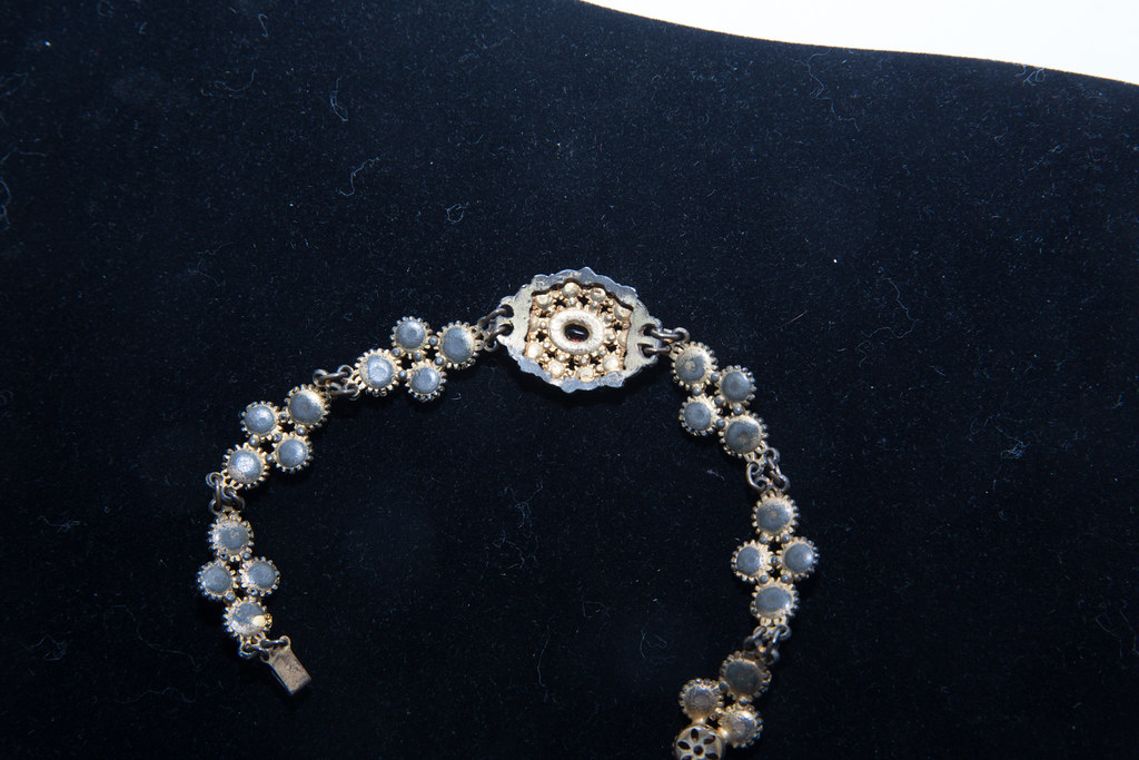 Vintage jewelry photos Pictures of vintage jewelry. vintag… Flickr