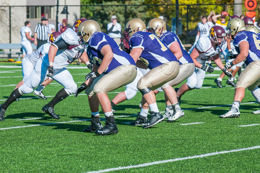 Football 2014 MN Morris UNW1116.jpg Channing Smith Flickr