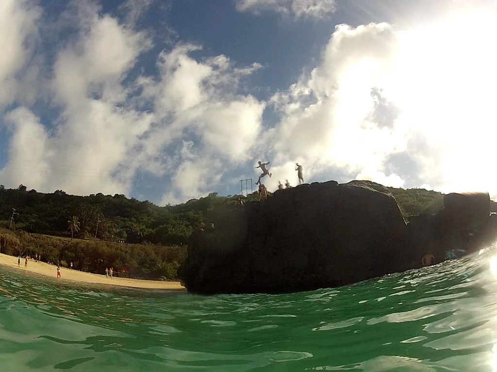 Jumping Rocks in Waimea Bay Oahu Jumping of rock in Waimea… Flickr