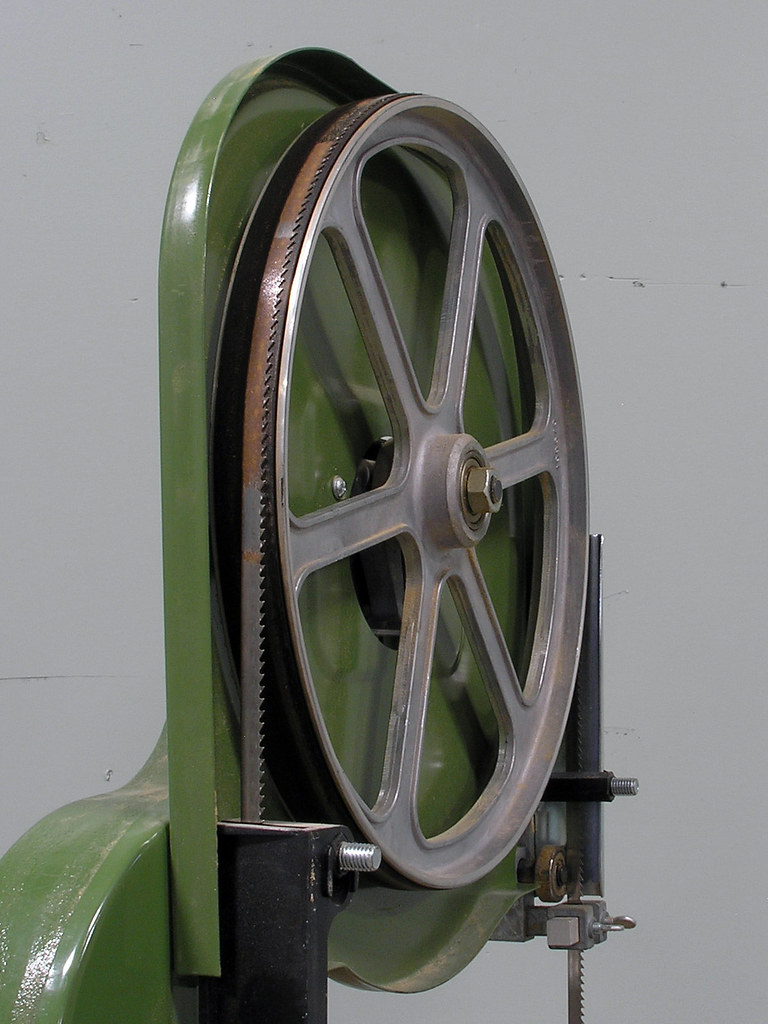 Central Machinery 14 inch 4speed band saw Manufactured