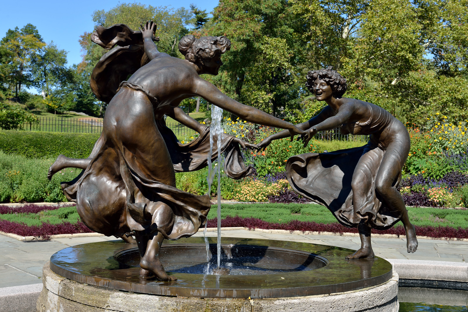 Fountains with Statues 1 Flickr